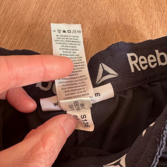 Reebok Boys 10/12 Navy Cargo Jogger Pants Elastic Waist Reflective Trim - Picture 4 of 4